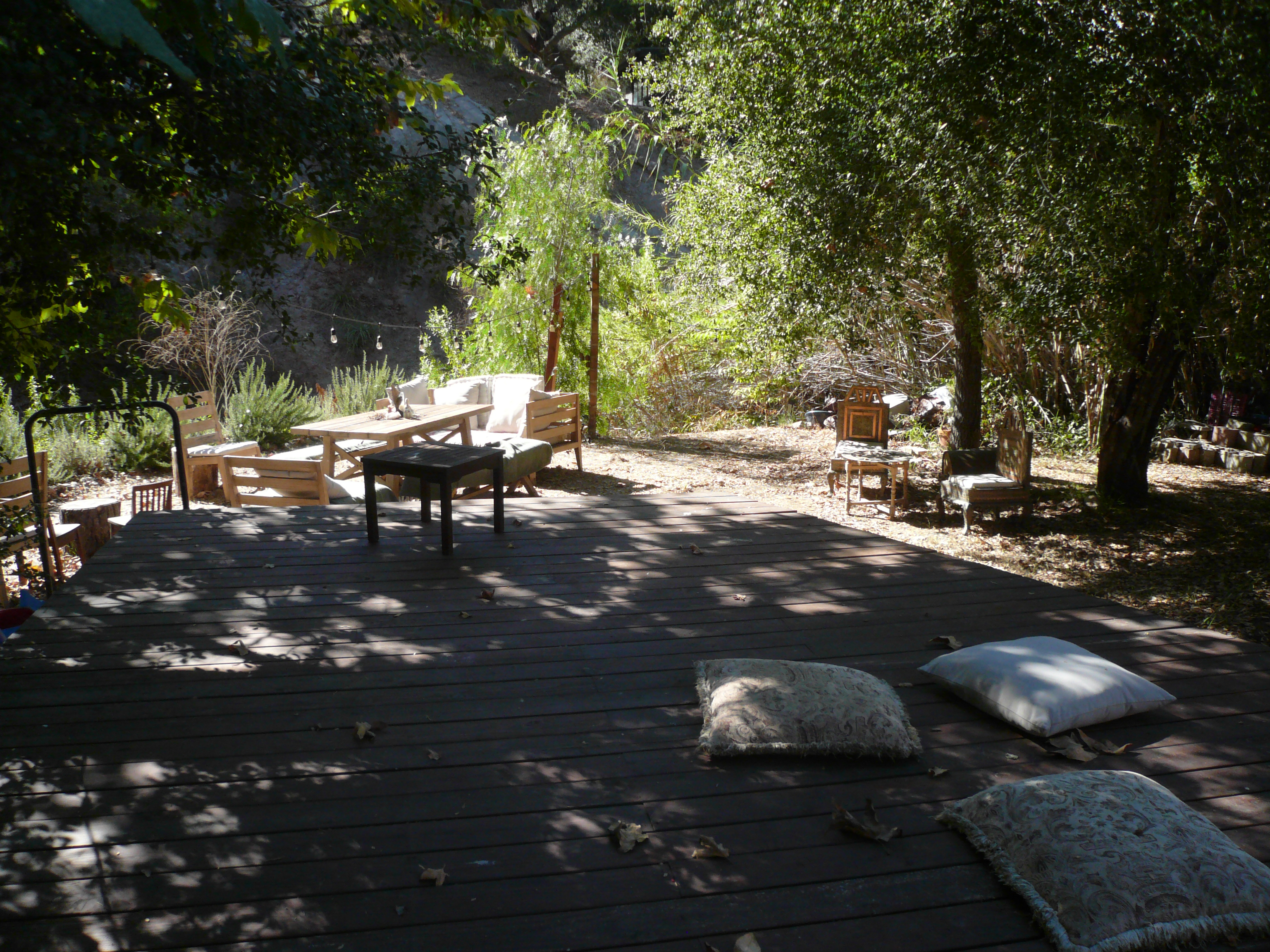 yr-Back Yard - Yoga Deck - Picnic Table - Cute Little Chairs